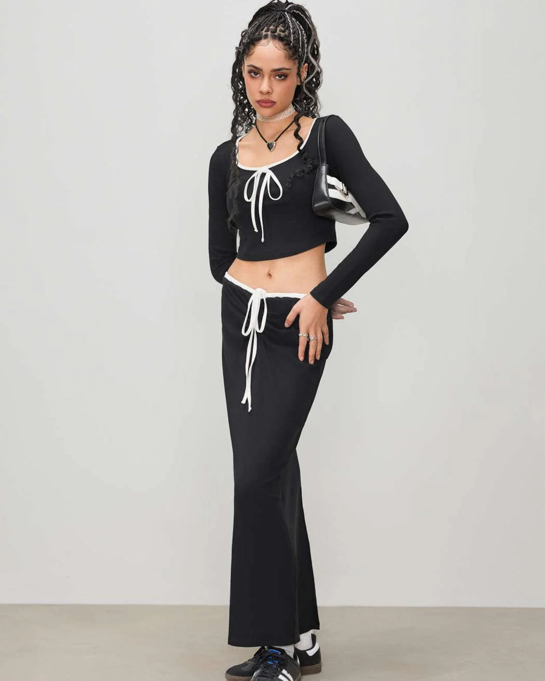 Contrasting Binding Crop Top & Piping Knitted  Ruched Maxi Skirt - Image 7