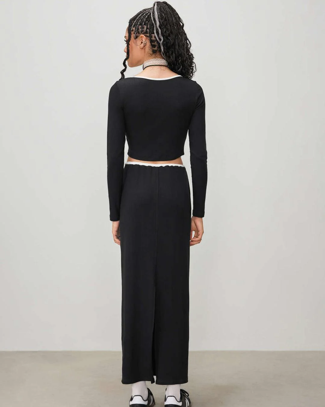 Contrasting Binding Crop Top & Piping Knitted  Ruched Maxi Skirt - Image 8