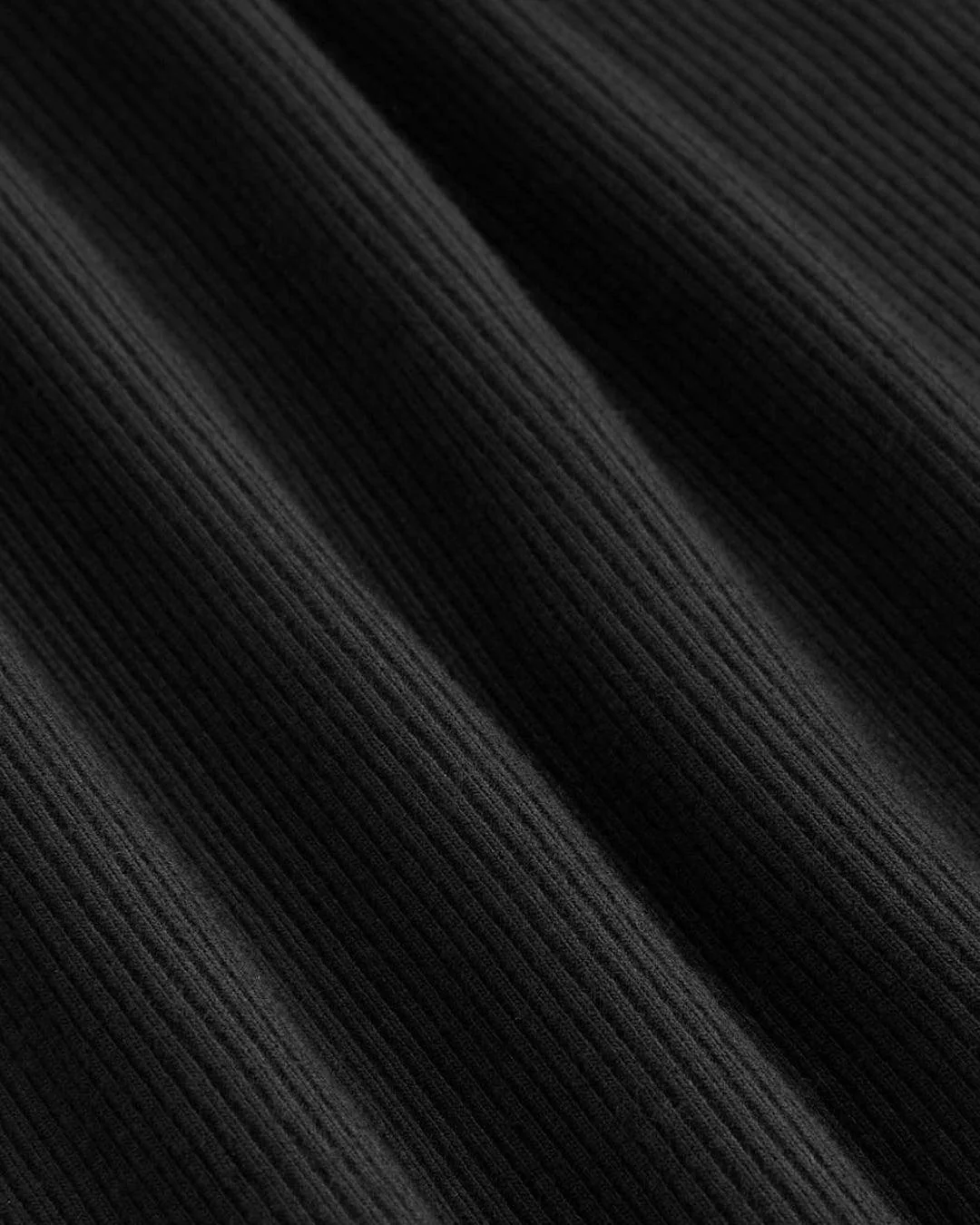 Contrasting Binding Crop Top & Piping Knitted  Ruched Maxi Skirt - Image 9