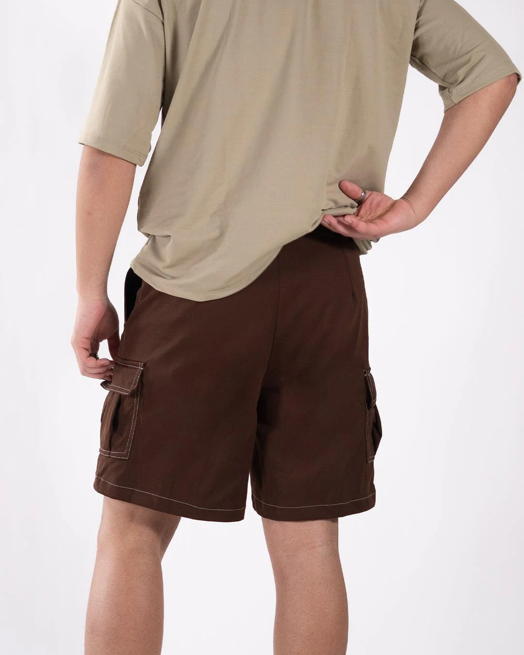 Men Loose Fit Flap Pockets Denim Shorts In Chocolate Brown - Image 3