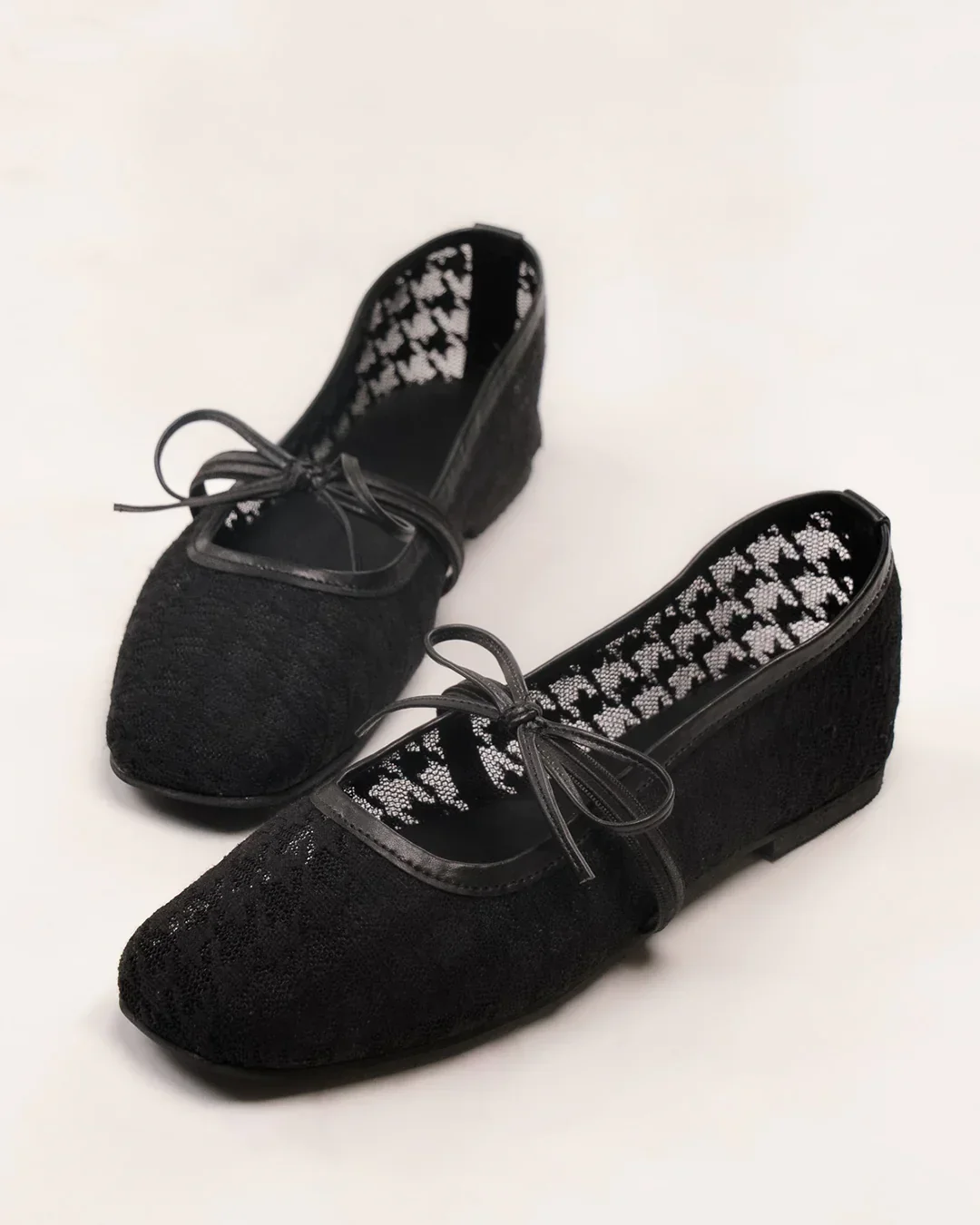 Round Toe Lace Casual Ballet Flats in Black - Image 6